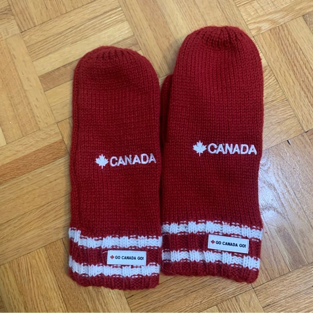 Canada Fleece Lined Knit Winter Mittens Size Small/Medium
